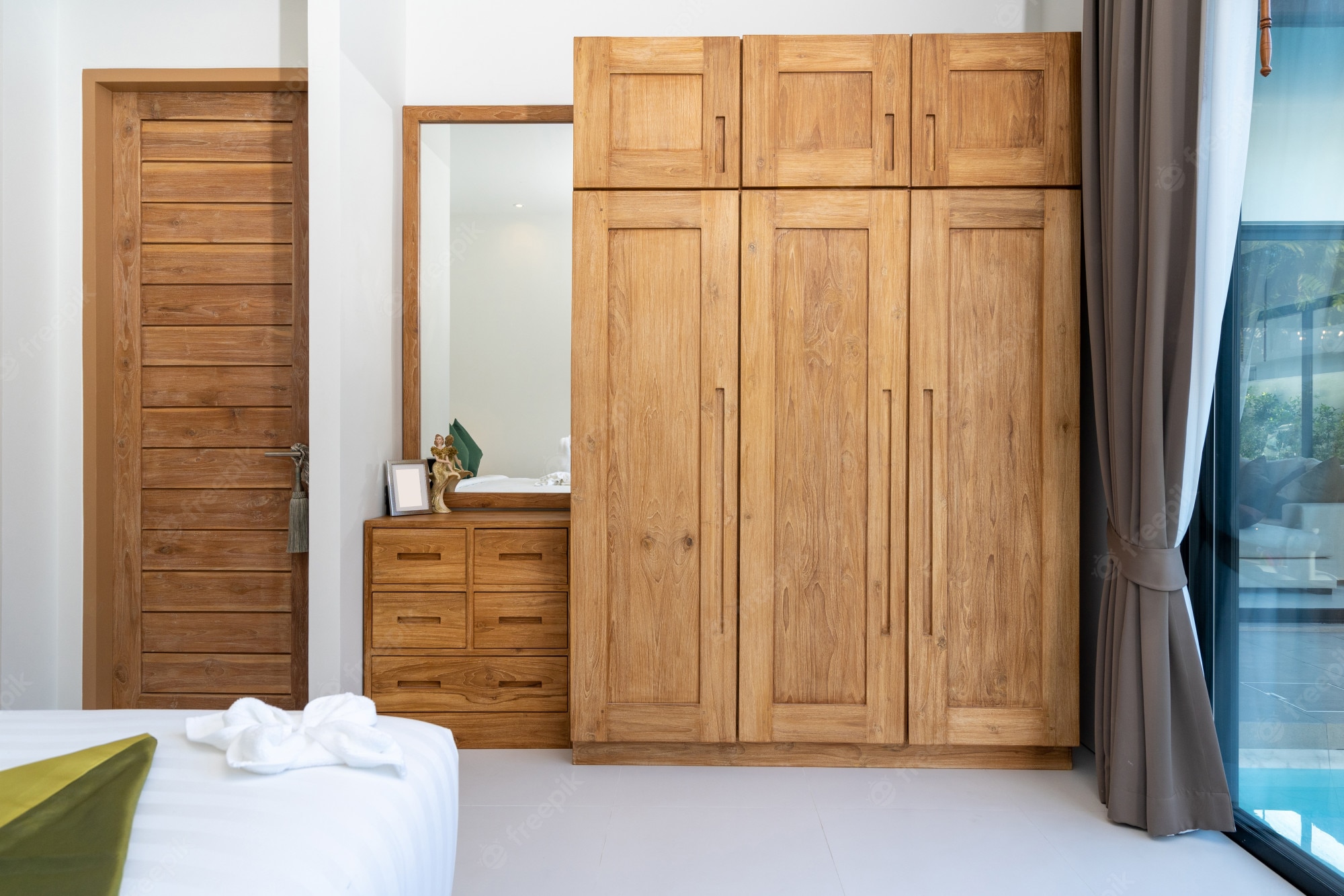 Wooden Wardrobe on Pepperfry: The Great Design and Functionality